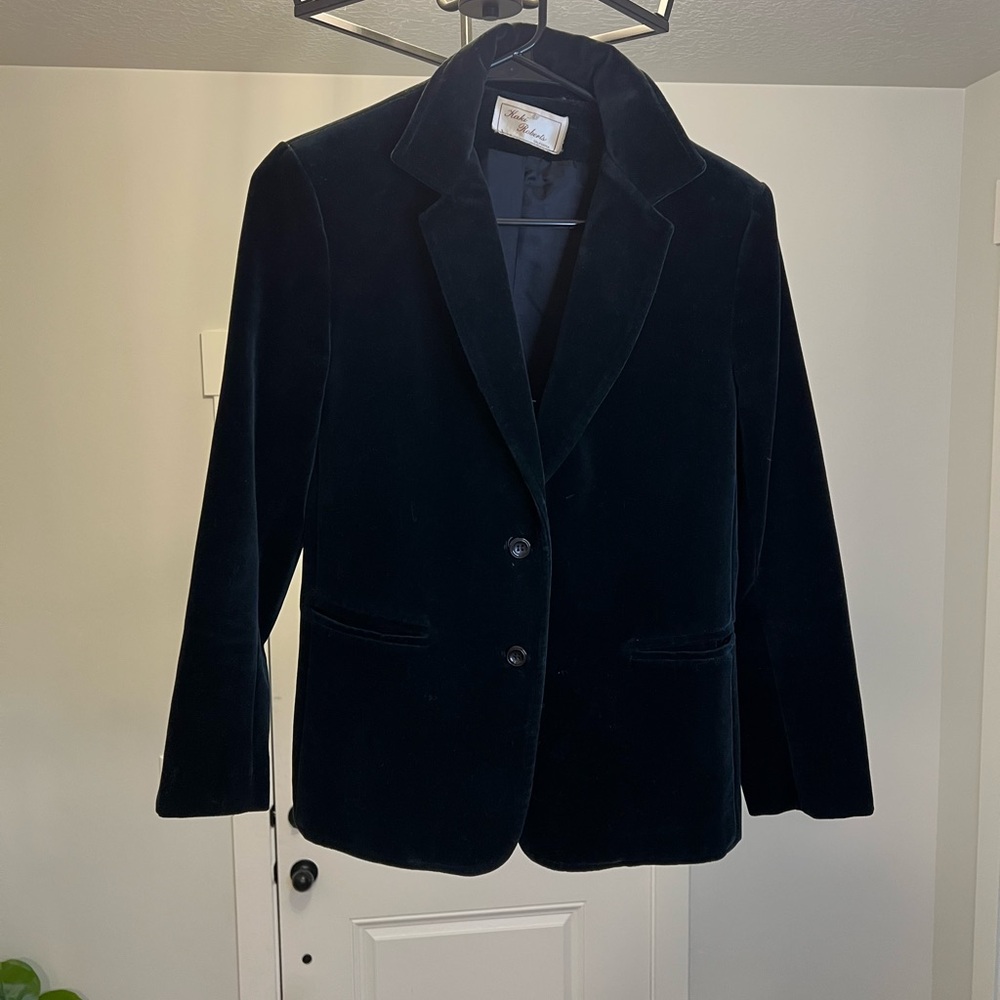 Black Tailored Blazer with Notched Lapels